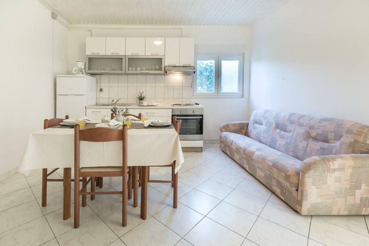 Cozy Apartment Josipa Привлака Экстерьер фото